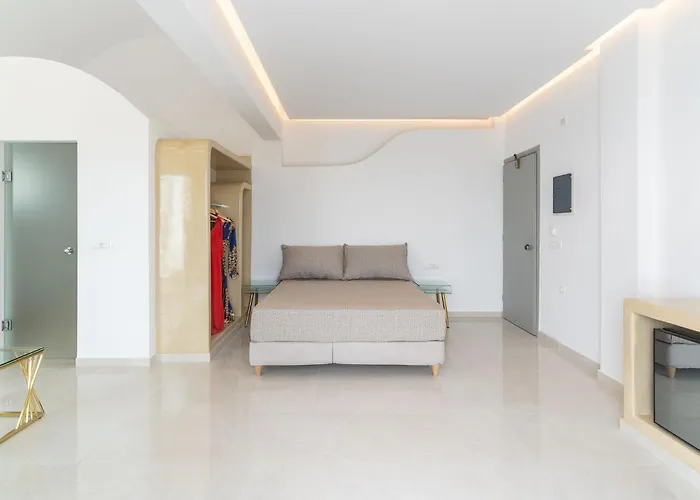 Golden Star 2* Fira (Santorini)